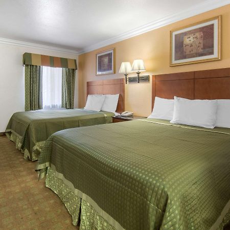 Rodeway Inn Adelanto Us 395 Luaran gambar