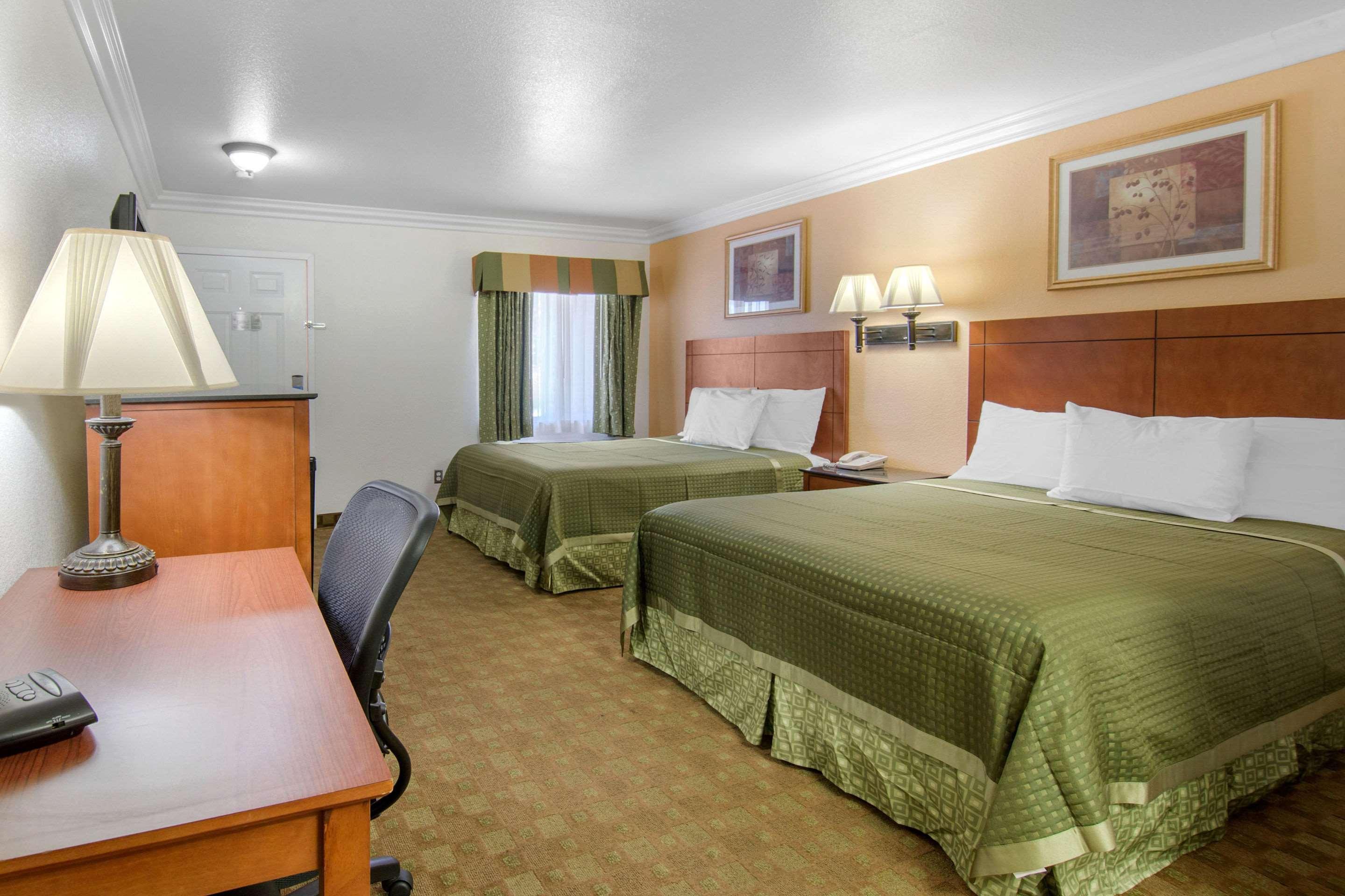 Rodeway Inn Adelanto Us 395 Luaran gambar