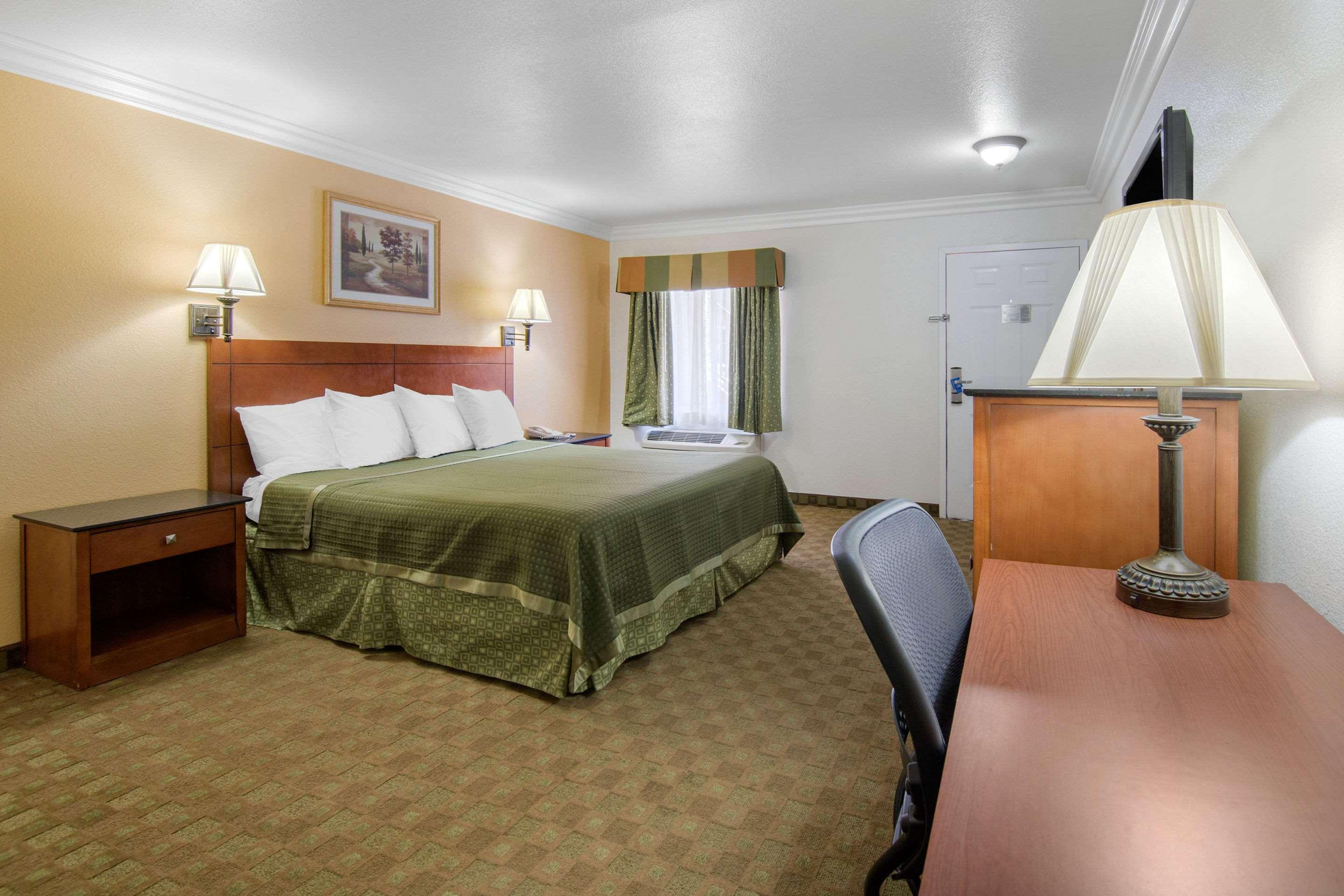 Rodeway Inn Adelanto Us 395 Luaran gambar