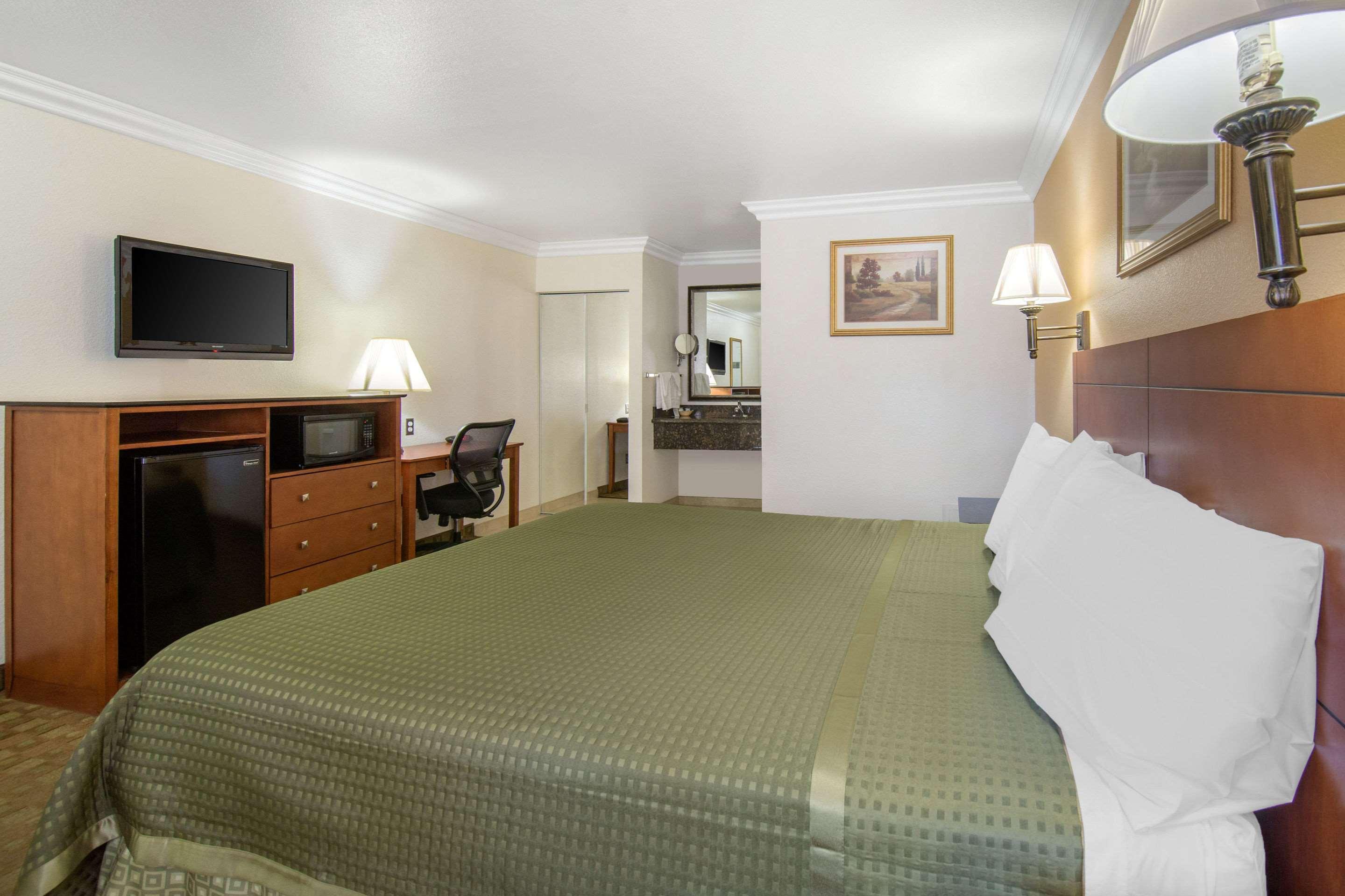 Rodeway Inn Adelanto Us 395 Luaran gambar