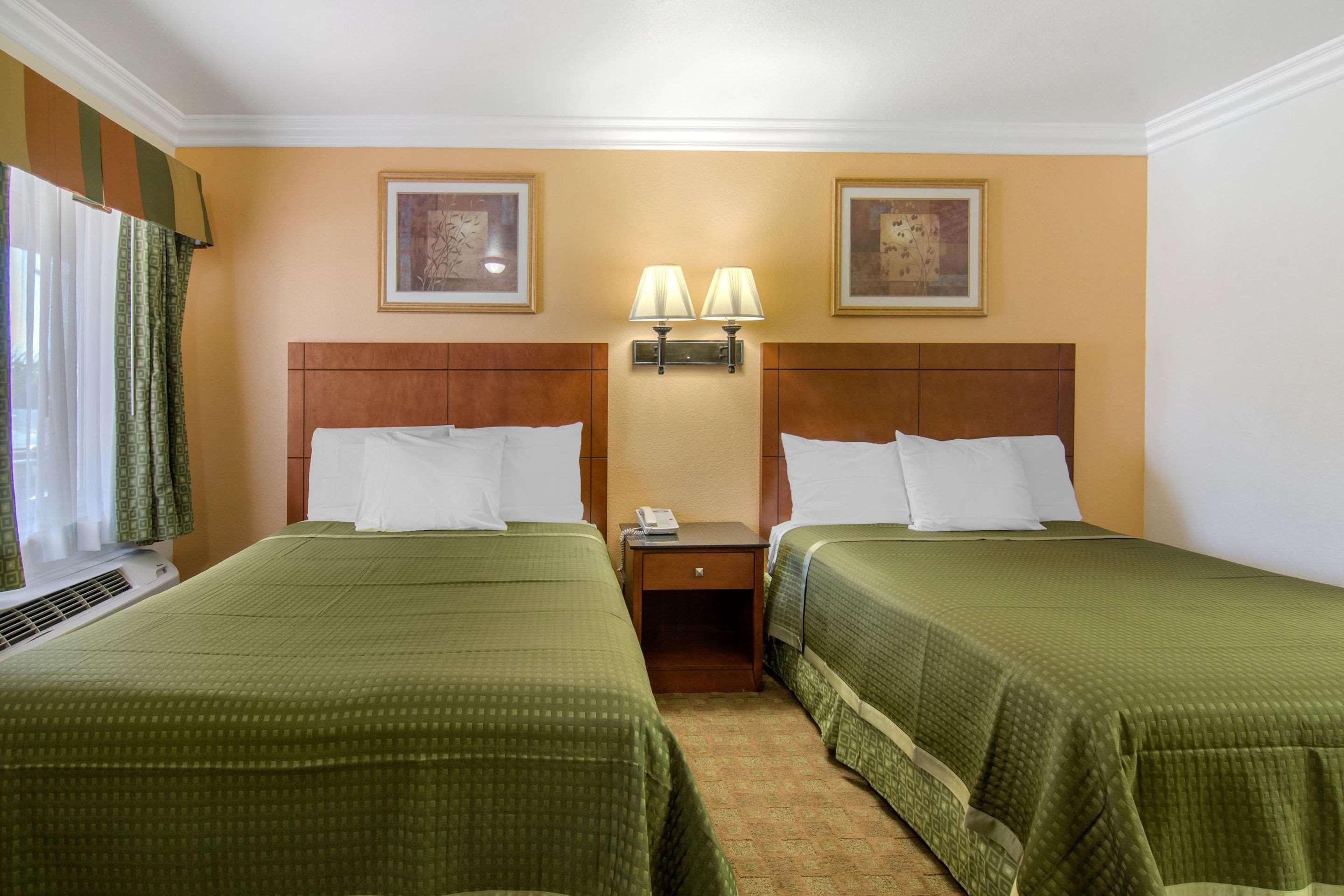 Rodeway Inn Adelanto Us 395 Luaran gambar