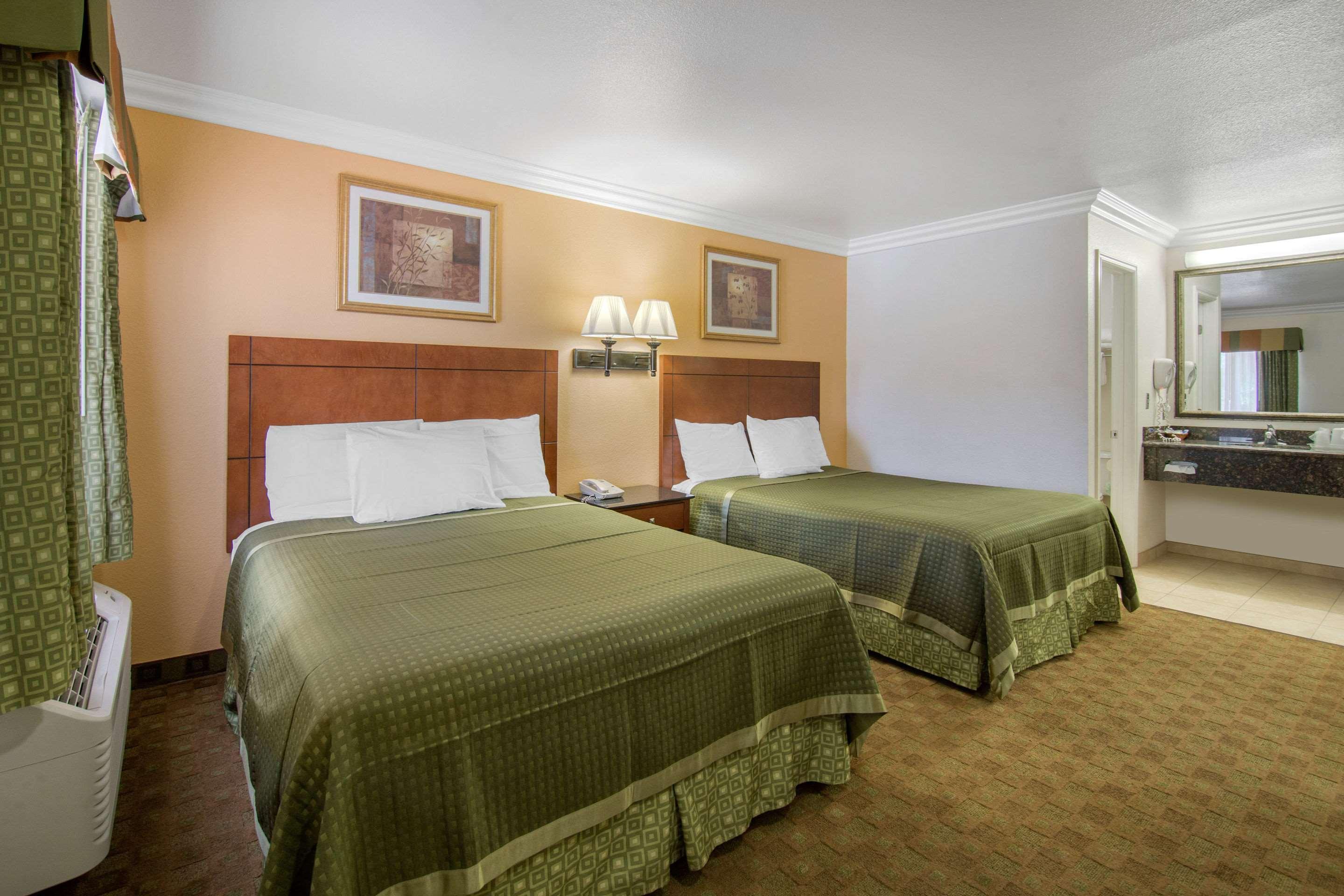 Rodeway Inn Adelanto Us 395 Luaran gambar