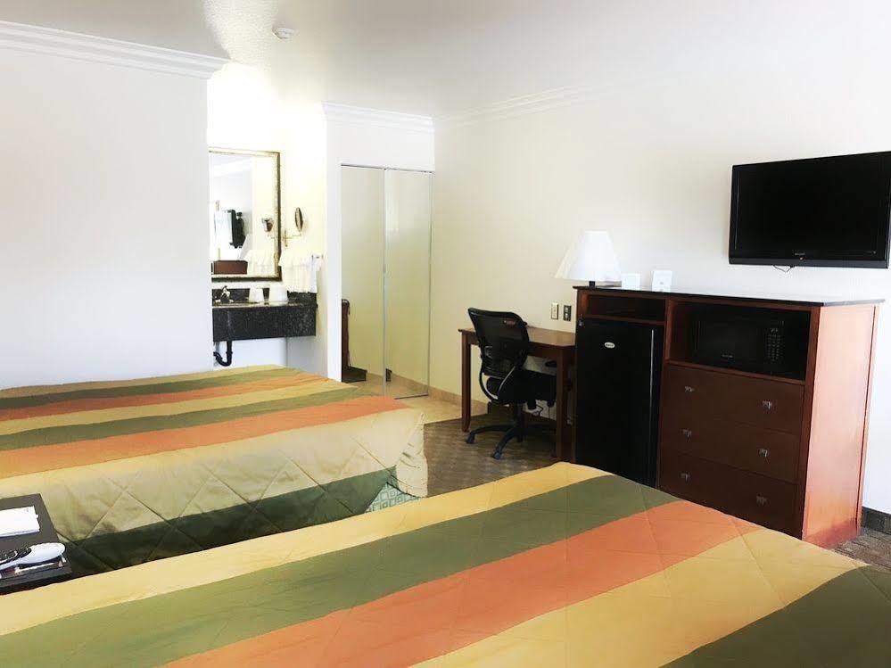 Rodeway Inn Adelanto Us 395 Luaran gambar